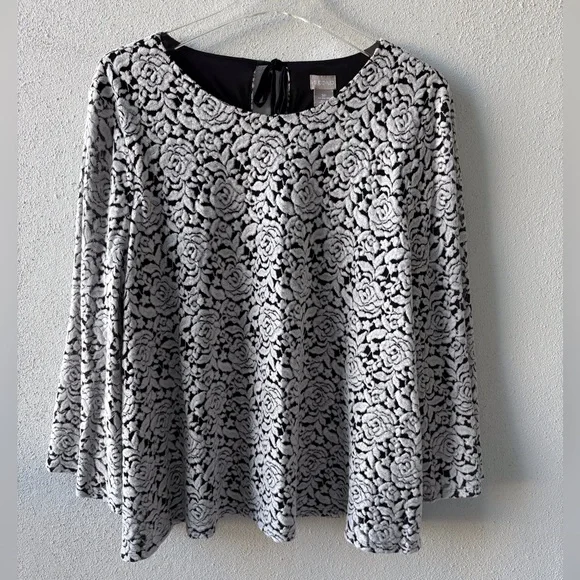 Chicos XLP or 3 Black White Floral Jacquard Burnout Top Bell Sleeves Scoop Neck - Picture 1 of 14